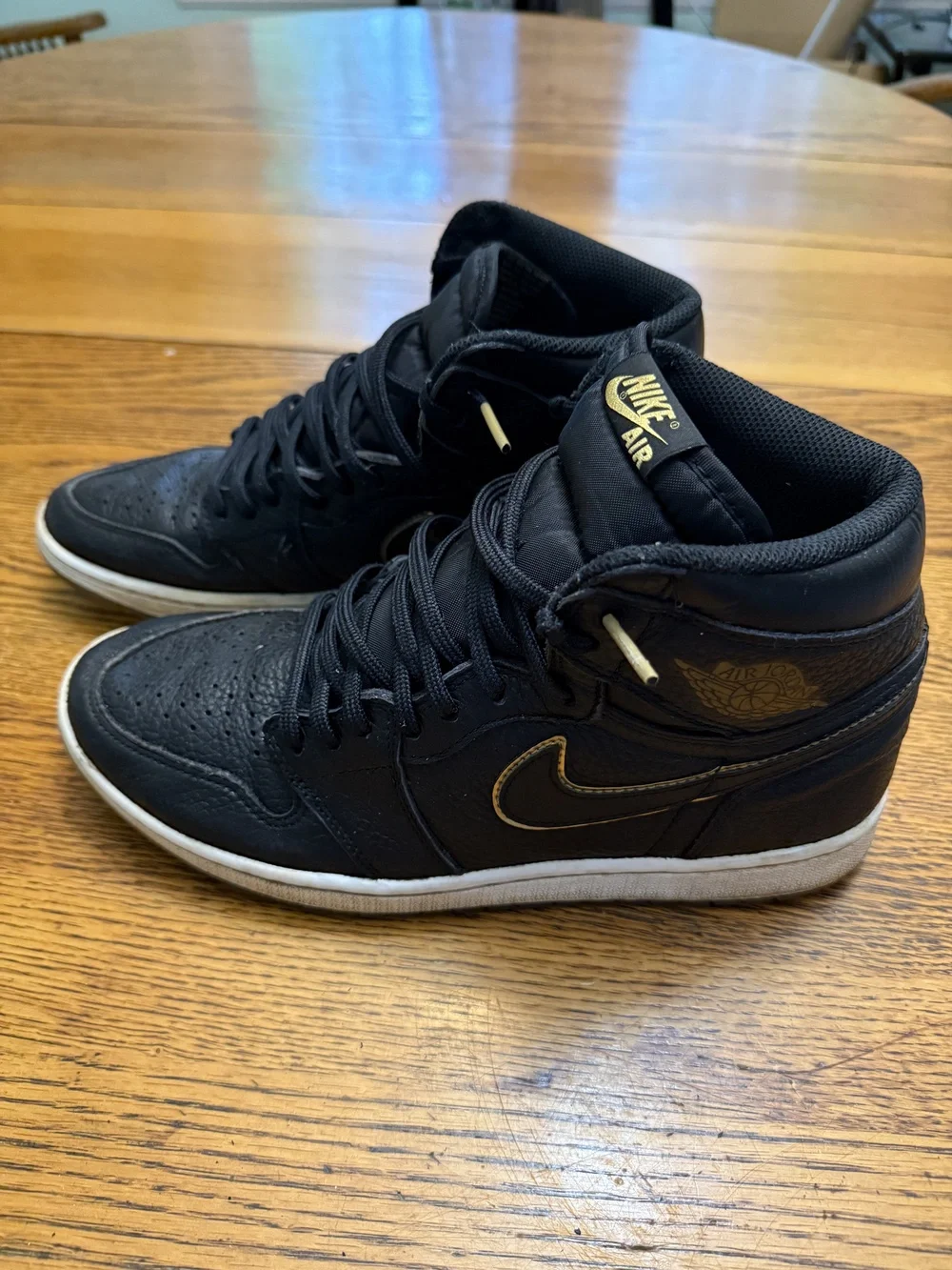 Air Jordan 1 Mid OG Shoes Mens Size 10.5 Retro 555088-031 Nike Basketball